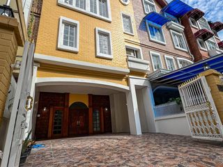 For rent 6 ベッドルーム house in Yan Nawa, Bangkok