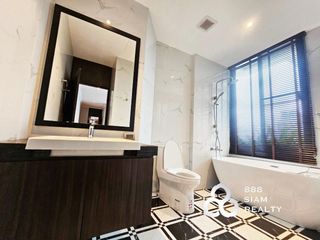 For sale 2 bedrooms condo in Yan Nawa, Bangkok
