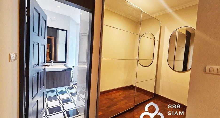For sale 2 bedrooms condo in Yan Nawa, Bangkok