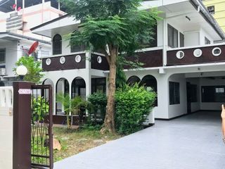Casa en alquiler de 3 habitaciones en Huai Khwang, Bangkok