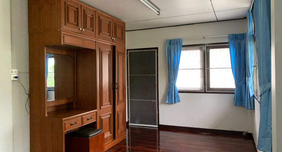 Casa en alquiler de 3 habitaciones en Huai Khwang, Bangkok
