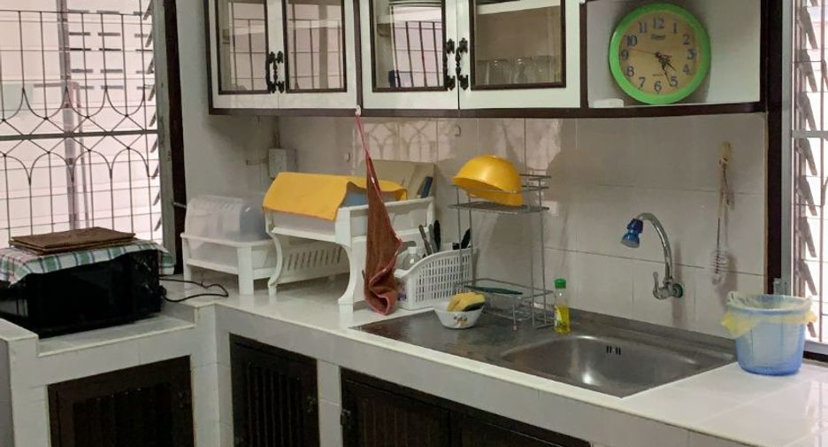 Casa en alquiler de 3 habitaciones en Huai Khwang, Bangkok