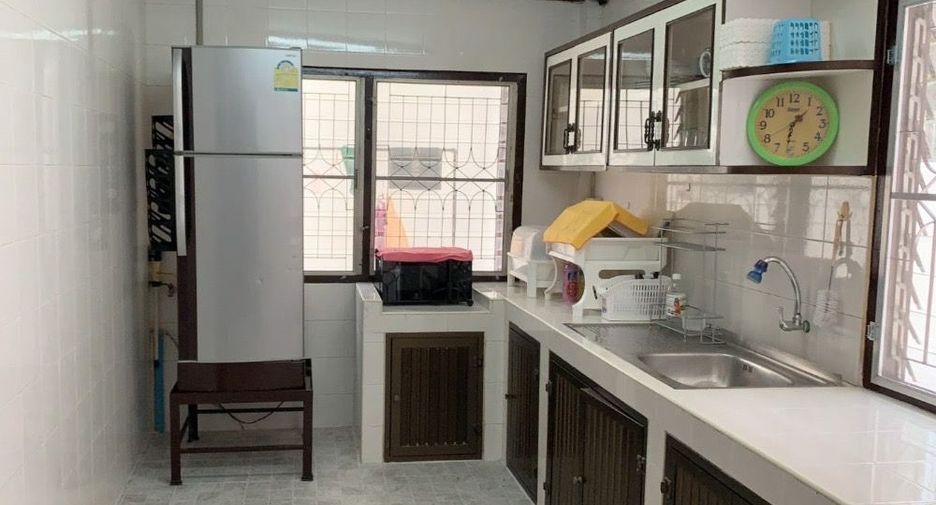 Casa en alquiler de 3 habitaciones en Huai Khwang, Bangkok