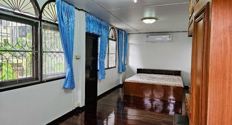 Casa en alquiler de 3 habitaciones en Huai Khwang, Bangkok