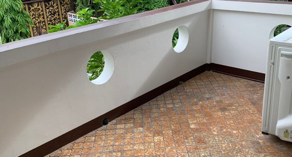 Casa en alquiler de 3 habitaciones en Huai Khwang, Bangkok