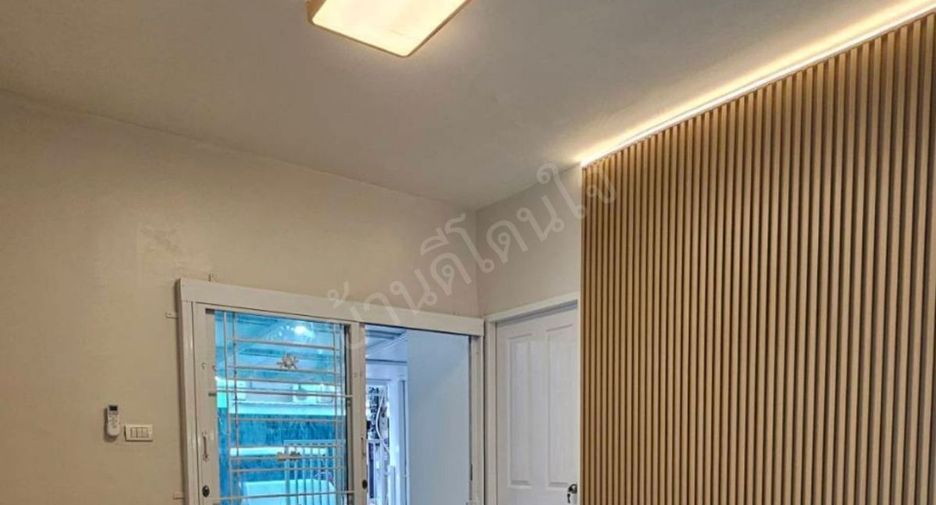 出售 4 卧室 联排别墅 在 Bang Phli, Samut Prakan