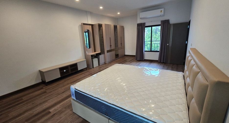 Reihenhaus zur Miete mit 3 Zimmer in Phra Khanong, Bangkok