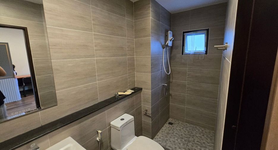 Reihenhaus zur Miete mit 3 Zimmer in Phra Khanong, Bangkok