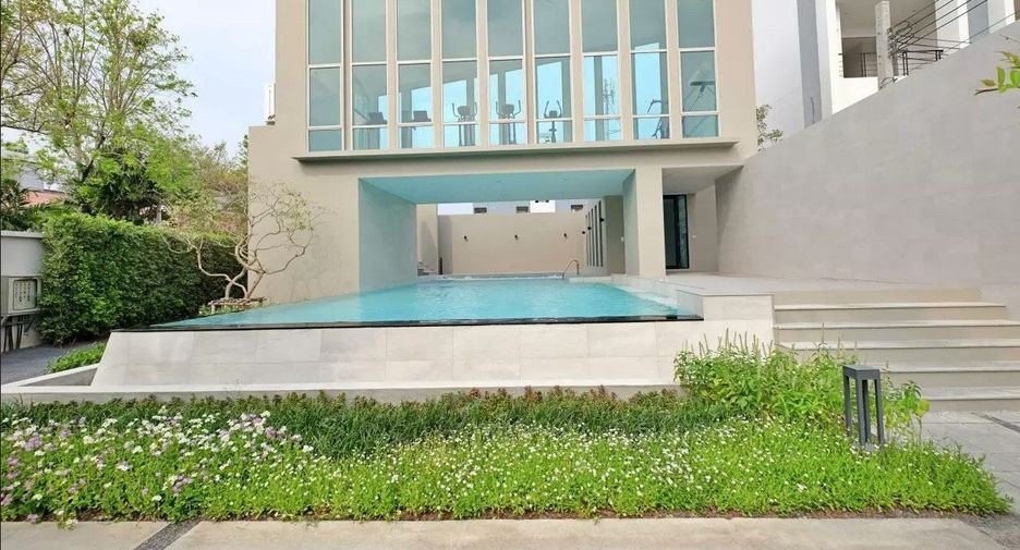 Reihenhaus zur Miete mit 3 Zimmer in Phra Khanong, Bangkok