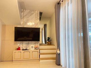 For rent 3 bedrooms townhouse in Saphan Sung, Bangkok
