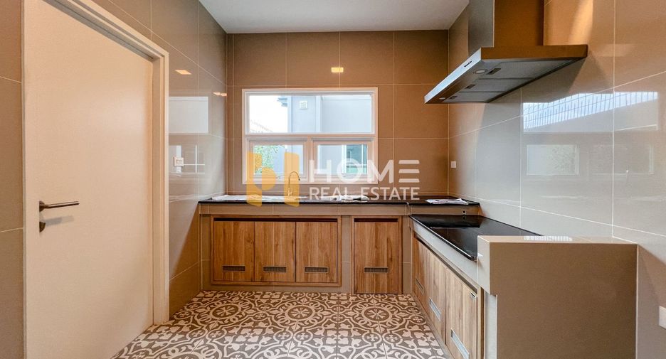 For sale 4 bedrooms house in Lat Lum Kaeo, Pathum Thani