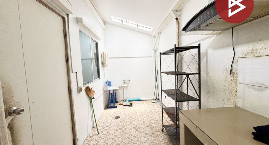 Casa adosada en venta de 3 habitaciones en Bang Phli, Samut Prakan