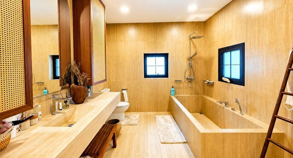 À louer 4 chambres villa à Huay Yai, Pattaya