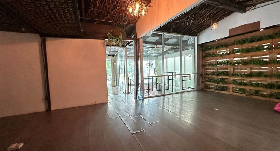 For rent retail Space in Bang Rak, Bangkok