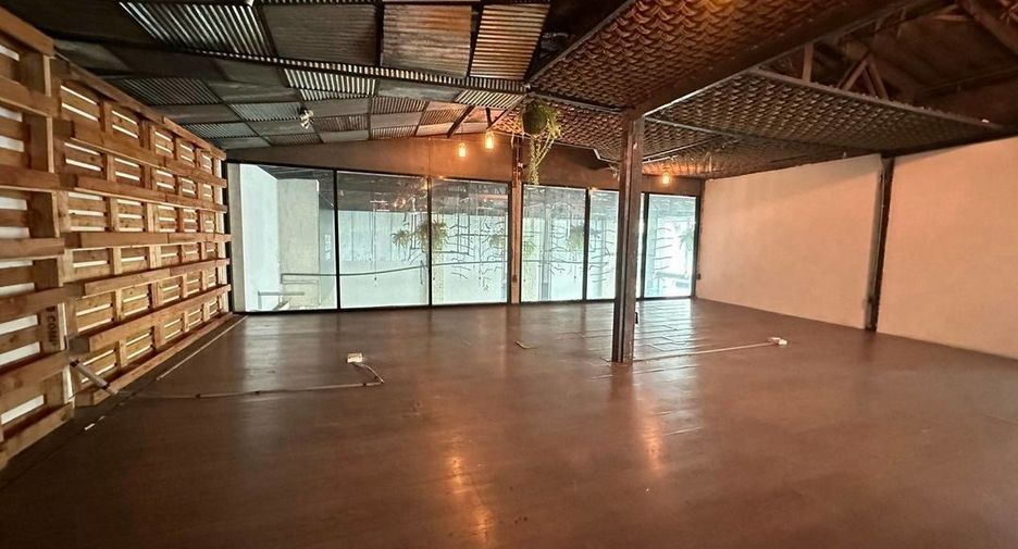For rent retail Space in Bang Rak, Bangkok