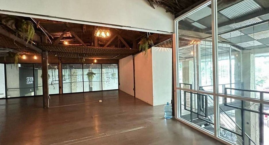 For rent retail Space in Bang Rak, Bangkok