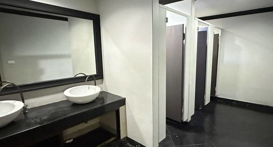 For rent retail Space in Bang Rak, Bangkok