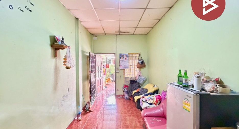 Casa adosada en venta de 2 habitaciones en Lam Luk Ka, Pathum Thani