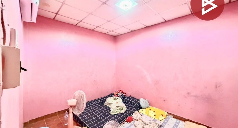 Casa adosada en venta de 2 habitaciones en Lam Luk Ka, Pathum Thani