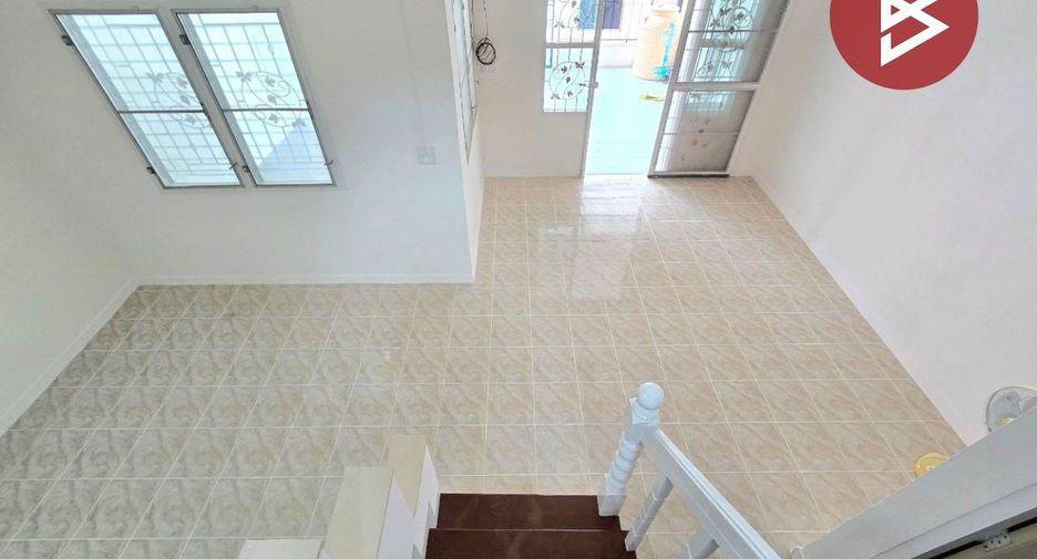 Casa adosada en venta de 3 habitaciones en Phra Samut Chedi, Samut Prakan