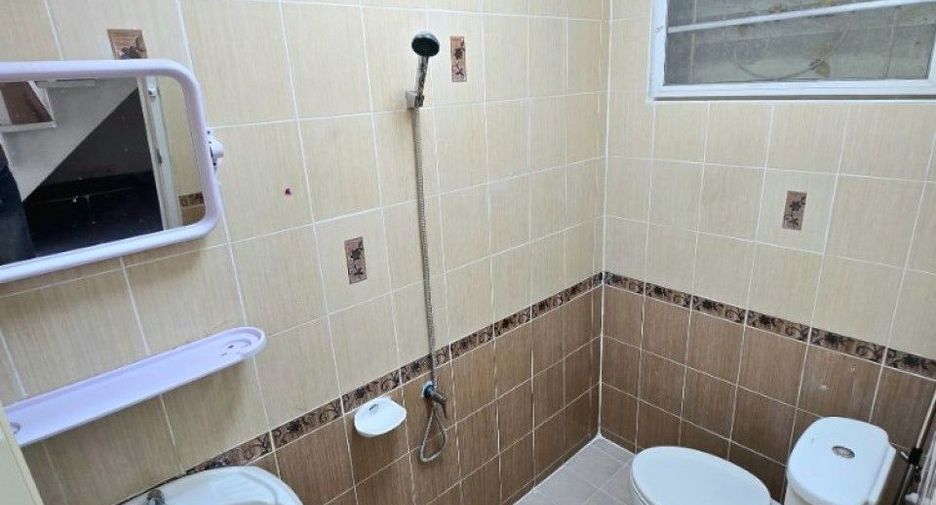 Casa adosada en venta de 3 habitaciones en Phra Samut Chedi, Samut Prakan