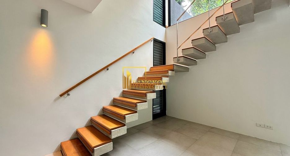 For rent 2 bedrooms house in Khlong Toei, Bangkok