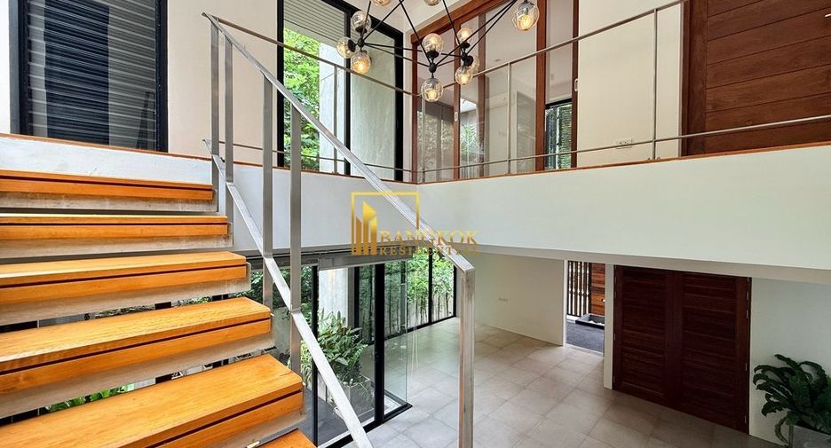 For rent 2 bedrooms house in Khlong Toei, Bangkok