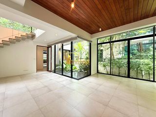 For rent 2 bedrooms house in Khlong Toei, Bangkok