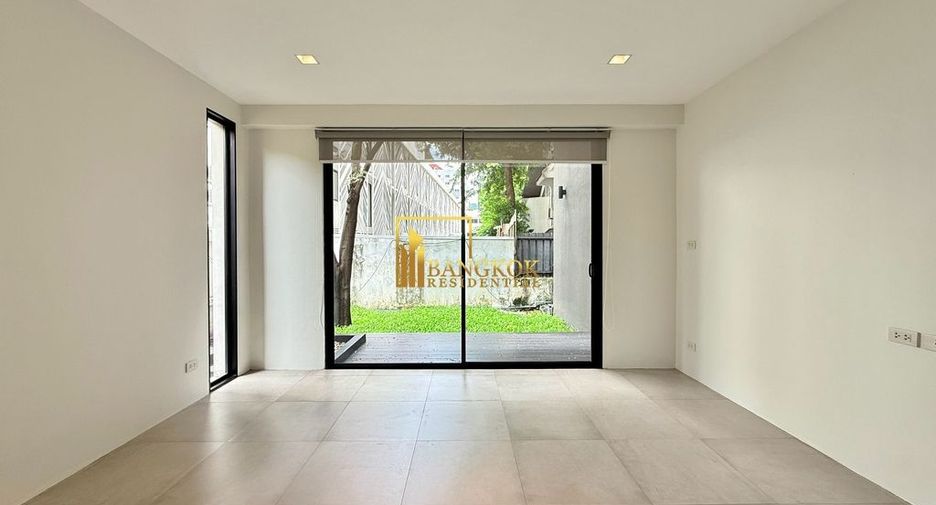 For rent 2 bedrooms house in Khlong Toei, Bangkok