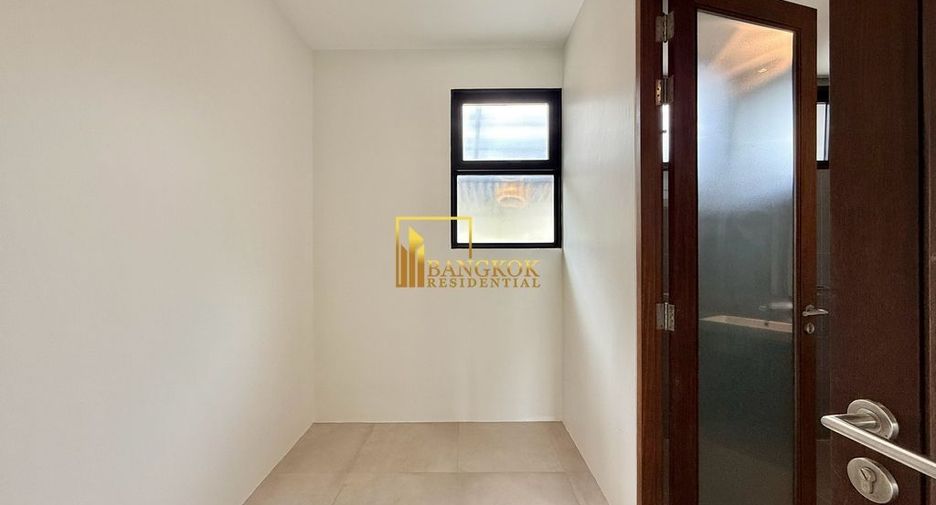 For rent 2 bedrooms house in Khlong Toei, Bangkok