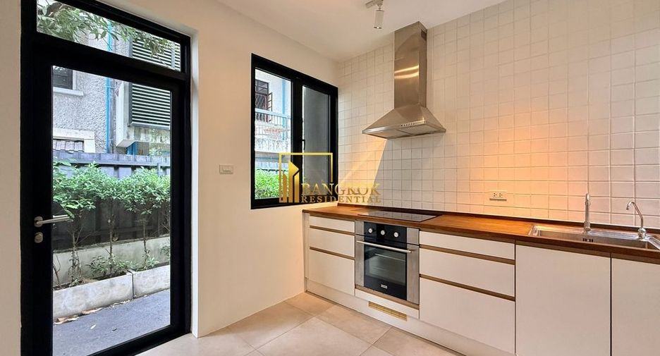 For rent 2 bedrooms house in Khlong Toei, Bangkok