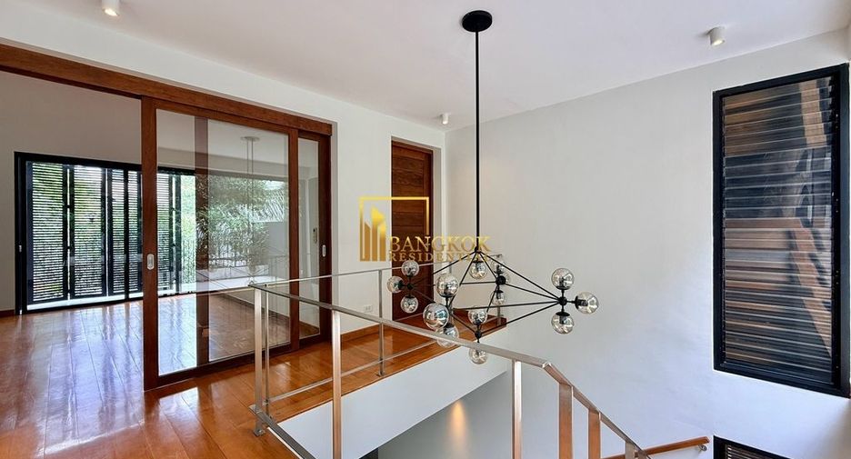 For rent 2 bedrooms house in Khlong Toei, Bangkok