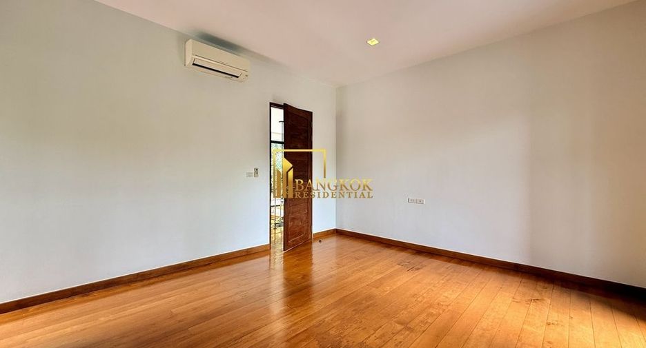 For rent 2 bedrooms house in Khlong Toei, Bangkok