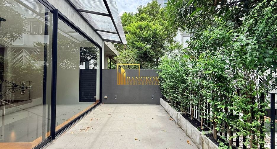 For rent 2 bedrooms house in Khlong Toei, Bangkok