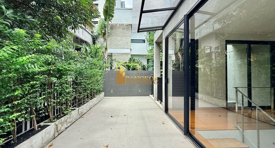 For rent 2 bedrooms house in Khlong Toei, Bangkok