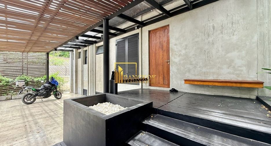For rent 2 bedrooms house in Khlong Toei, Bangkok