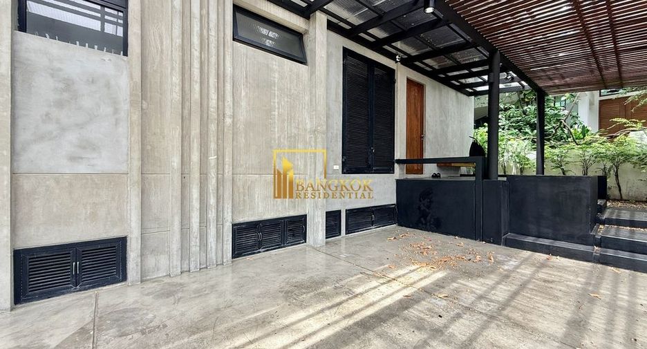 For rent 2 bedrooms house in Khlong Toei, Bangkok