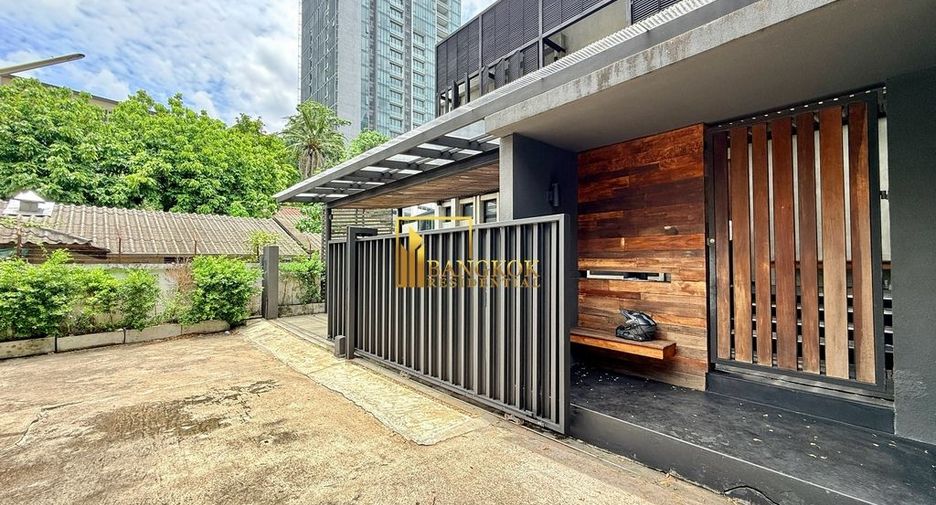 For rent 2 bedrooms house in Khlong Toei, Bangkok