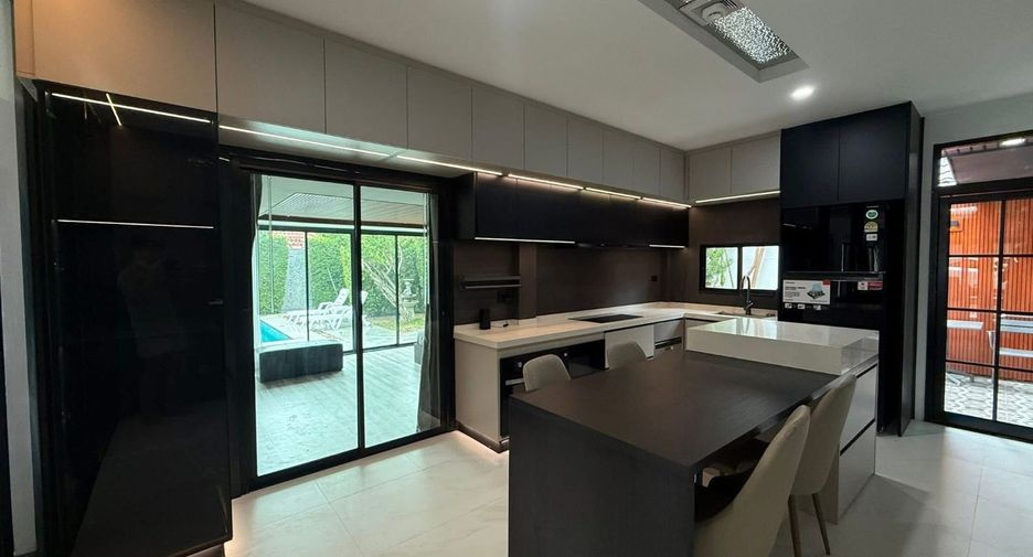 For rent and for sale 4 bedrooms house in Bang Lamung, Chonburi