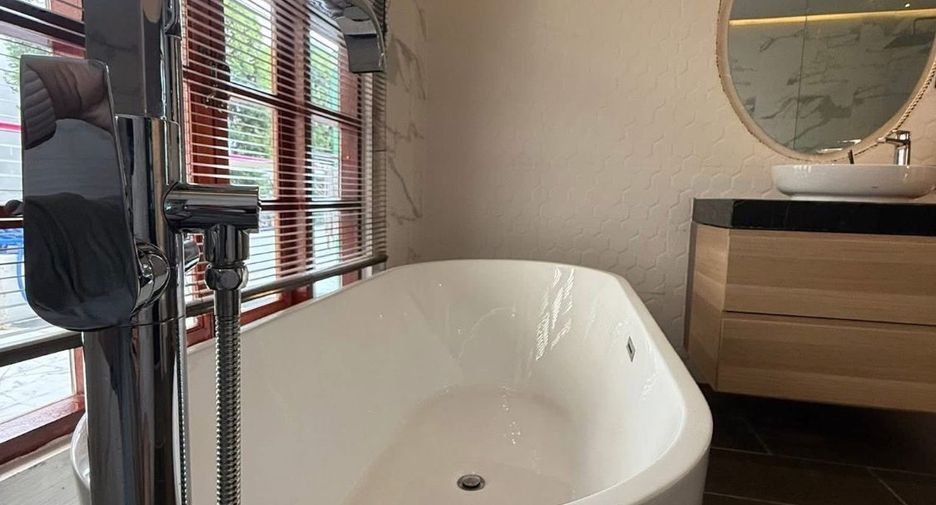 For rent and for sale 4 bedrooms house in Bang Lamung, Chonburi