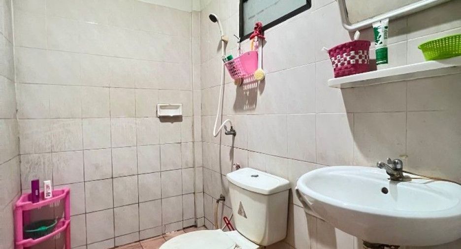 For sale 2 bedrooms townhouse in Pluak Daeng, Rayong