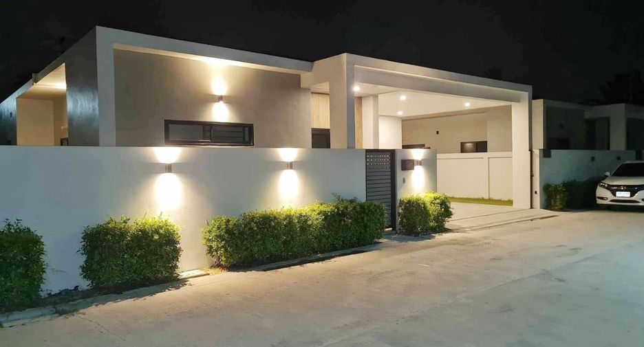 À louer 3 chambres villa à Bang Lamung, Chonburi