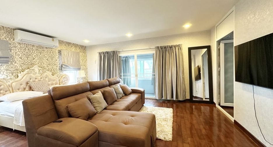 À louer et à vendre 5 chambres villa à Bang Lamung, Chonburi