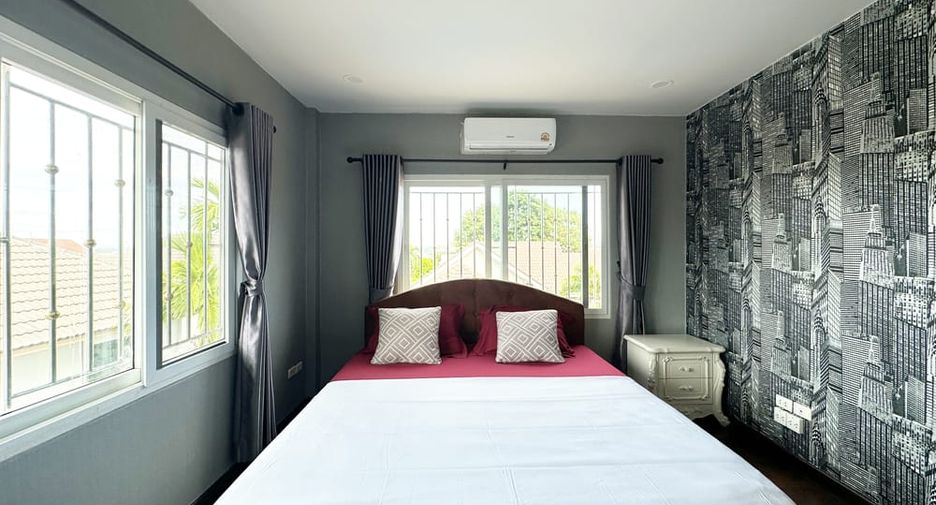 À louer et à vendre 5 chambres villa à Bang Lamung, Chonburi