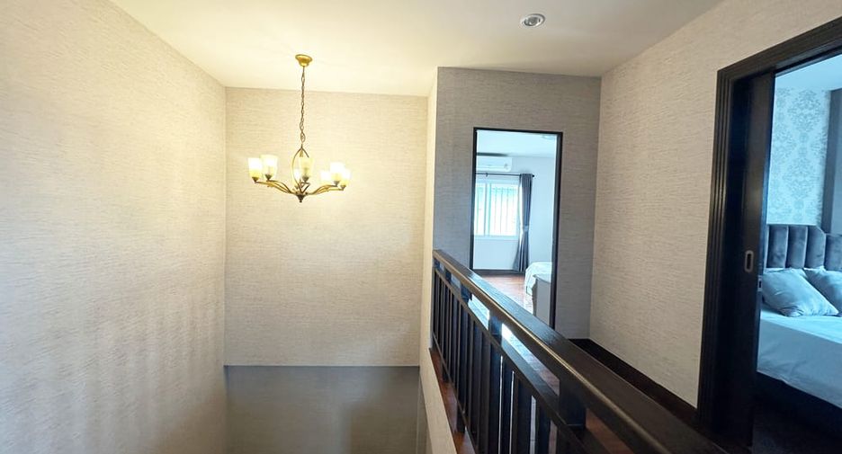 À louer et à vendre 5 chambres villa à Bang Lamung, Chonburi