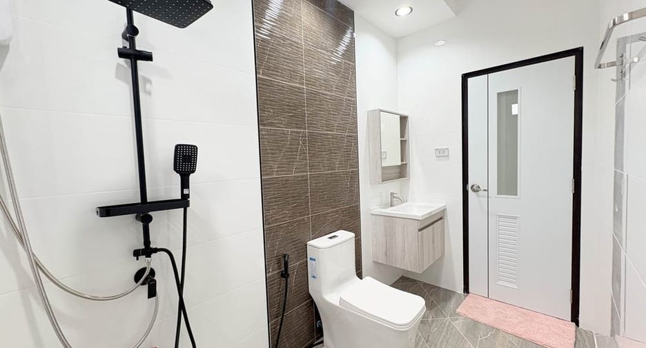 À vendre 3 chambres villa à Huay Yai, Pattaya