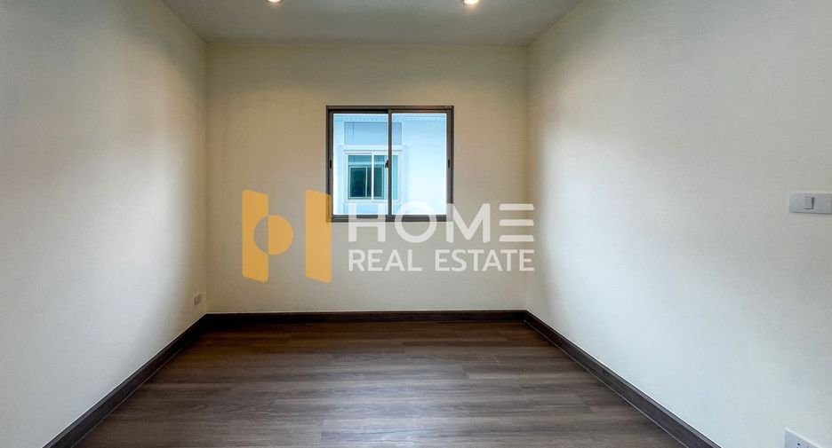 For sale 4 bedrooms house in Saphan Sung, Bangkok