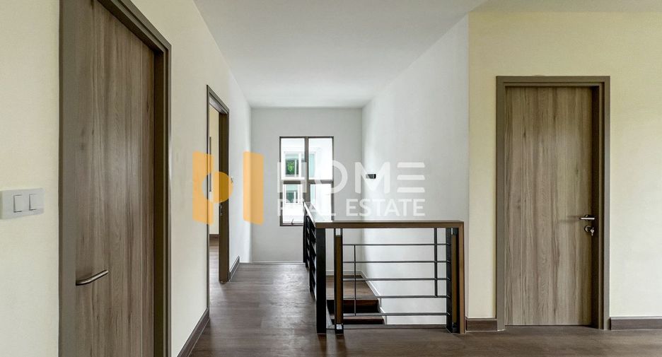For sale 4 bedrooms house in Saphan Sung, Bangkok