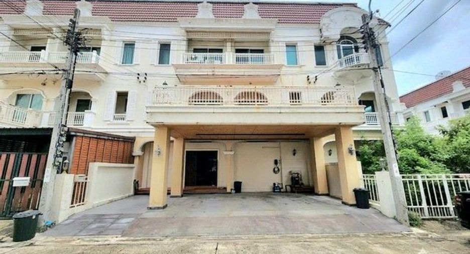 Продажа 2 спальни таунхаус в Пхаси Чароен, Бангкок