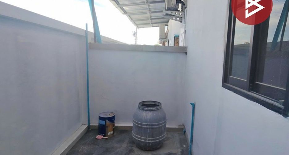 出售 2 卧室 商业空间 在 Ban Bueng, Chon Buri